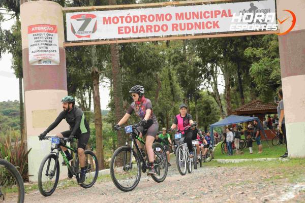 Confira as fotos do 1º Pedal Nossa Senhora das Graças em Piên - Largada