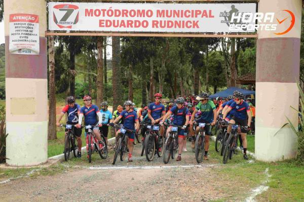 Confira as fotos do 1º Pedal Nossa Senhora das Graças em Piên - Largada