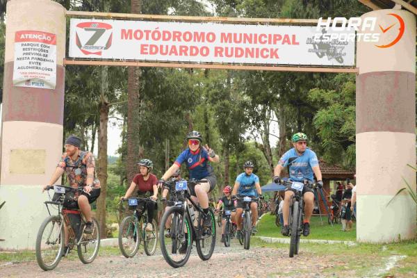 Confira as fotos do 1º Pedal Nossa Senhora das Graças em Piên - Largada