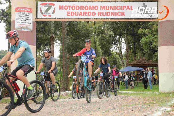 Confira as fotos do 1º Pedal Nossa Senhora das Graças em Piên - Largada