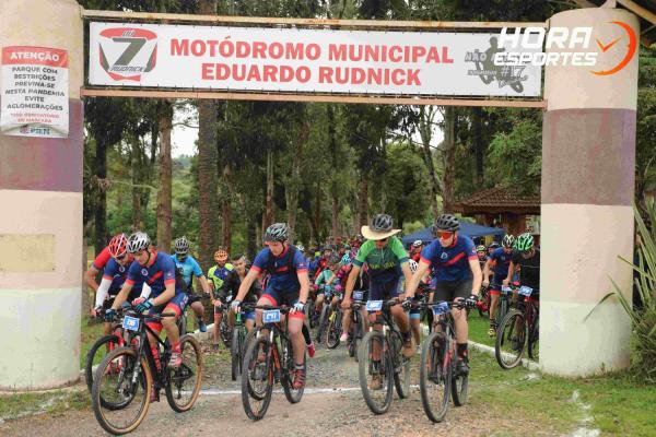 Confira as fotos do 1º Pedal Nossa Senhora das Graças em Piên - Largada