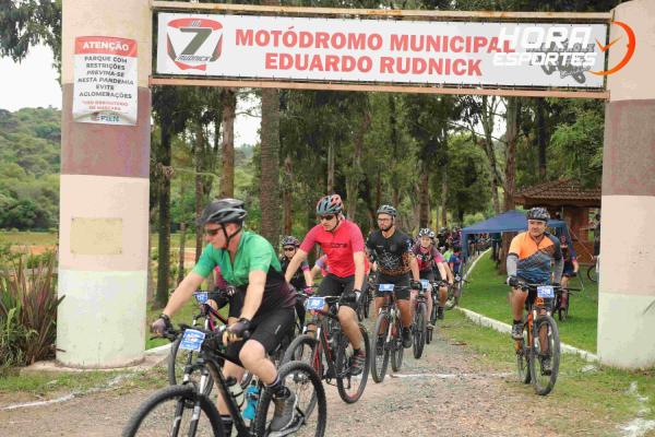 Confira as fotos do 1º Pedal Nossa Senhora das Graças em Piên - Largada