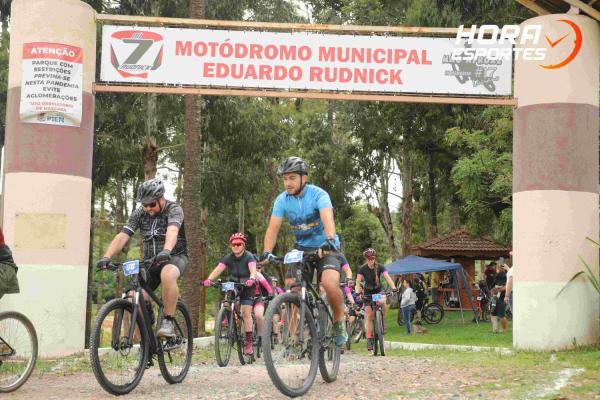 Confira as fotos do 1º Pedal Nossa Senhora das Graças em Piên - Largada
