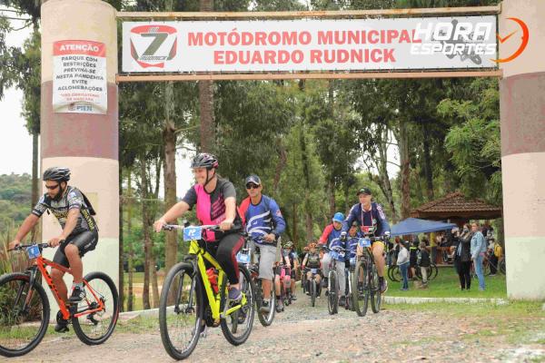 Confira as fotos do 1º Pedal Nossa Senhora das Graças em Piên - Largada