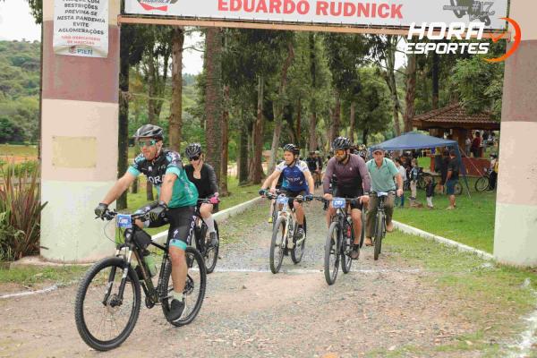 Confira as fotos do 1º Pedal Nossa Senhora das Graças em Piên - Largada