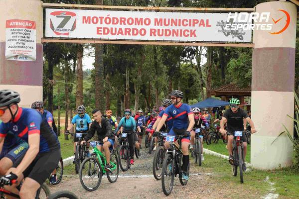 Confira as fotos do 1º Pedal Nossa Senhora das Graças em Piên - Largada