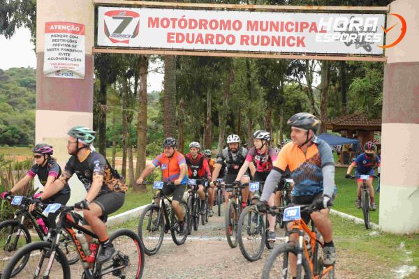 Confira as fotos do 1º Pedal Nossa Senhora das Graças em Piên - Largada