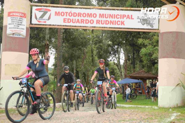 Confira as fotos do 1º Pedal Nossa Senhora das Graças em Piên - Largada