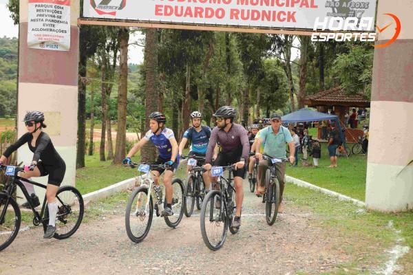 Confira as fotos do 1º Pedal Nossa Senhora das Graças em Piên - Largada
