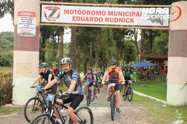 Confira as fotos do 1º Pedal Nossa Senhora das Graças em Piên - Largada