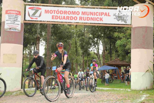 Confira as fotos do 1º Pedal Nossa Senhora das Graças em Piên - Largada
