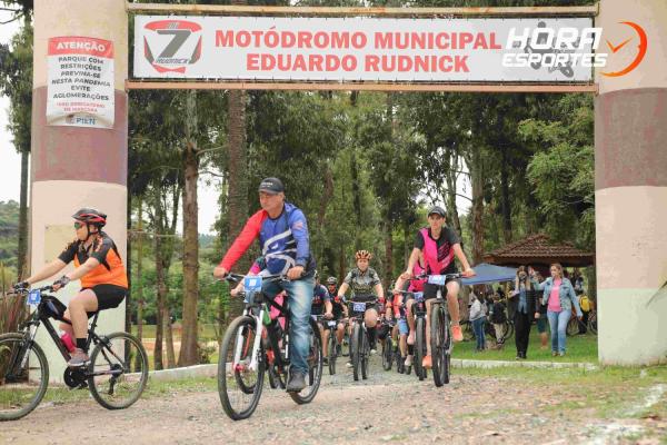 Confira as fotos do 1º Pedal Nossa Senhora das Graças em Piên - Largada