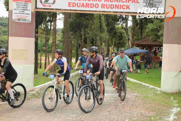 Confira as fotos do 1º Pedal Nossa Senhora das Graças em Piên - Largada