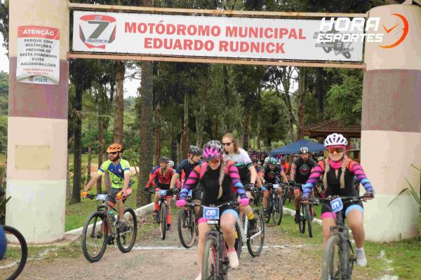 Confira as fotos do 1º Pedal Nossa Senhora das Graças em Piên - Largada