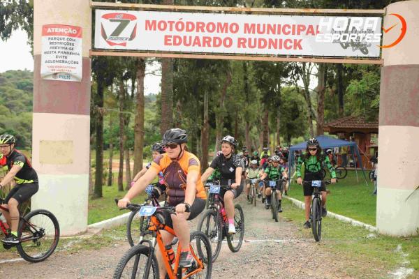 Confira as fotos do 1º Pedal Nossa Senhora das Graças em Piên - Largada