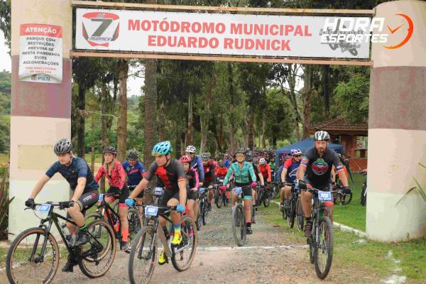 Confira as fotos do 1º Pedal Nossa Senhora das Graças em Piên - Largada