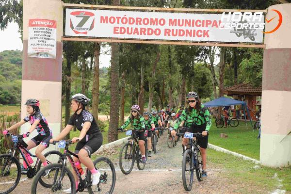 Confira as fotos do 1º Pedal Nossa Senhora das Graças em Piên - Largada