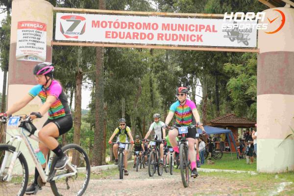 Confira as fotos do 1º Pedal Nossa Senhora das Graças em Piên - Largada