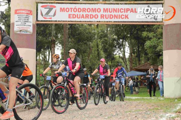Confira as fotos do 1º Pedal Nossa Senhora das Graças em Piên - Largada