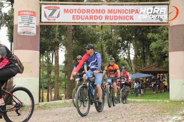 Confira as fotos do 1º Pedal Nossa Senhora das Graças em Piên - Largada
