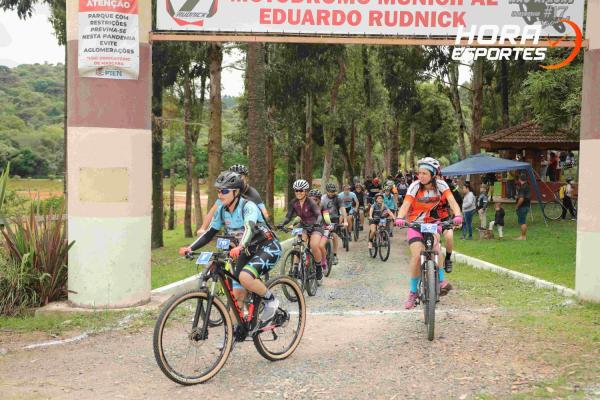 Confira as fotos do 1º Pedal Nossa Senhora das Graças em Piên - Largada