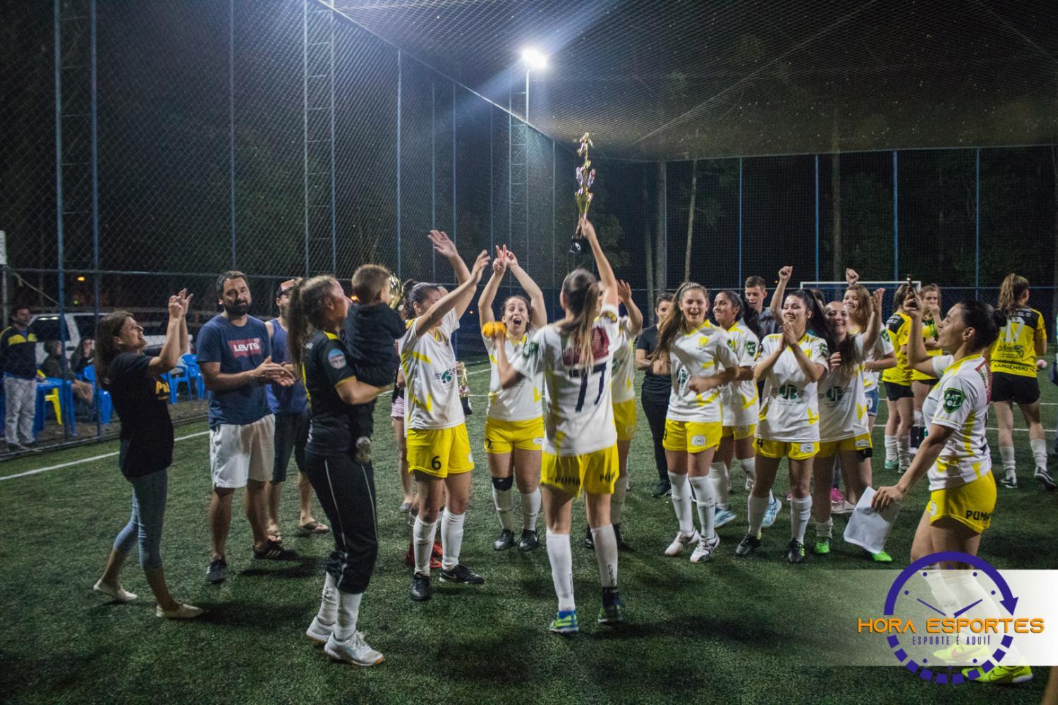 Pumas é campeão da Copa Hora Esportes de Futebol Society Feminino