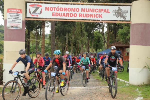[Pedal em prol do Santuário Nossa Senhora das Graças reuniu mais de 500 ciclistas]