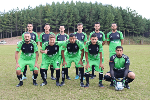 [Sábado de Society, com muitos gols, na abertura dos campeonato municipal]