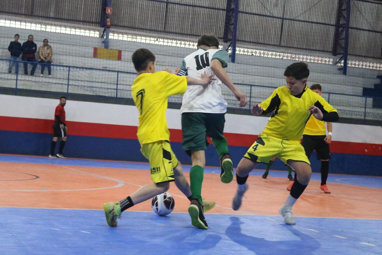 Tijucas do Sul garante emocionante vitória e avança para a final na Liga Sul de Futsal Sub13