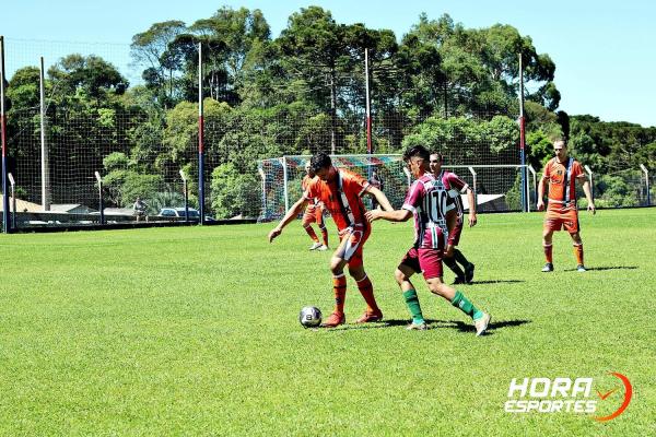 [Resultados Emocionantes no Campeonato Municipal de Futebol - Série A]